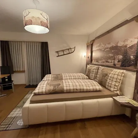 Hotel Arlos - - Restaurant - Bar Savognin