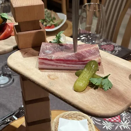 Hotel Arlos - - Restaurant - Bar Savognin